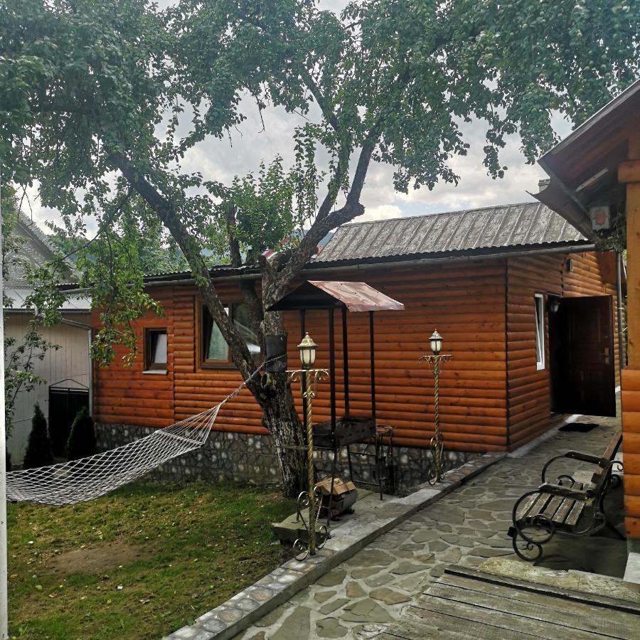 Villa Kotiedzh U Mariny Jaremče Esterno foto