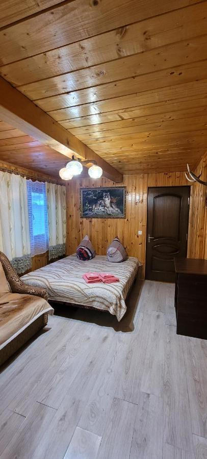 Villa Kotiedzh U Mariny Jaremče Esterno foto