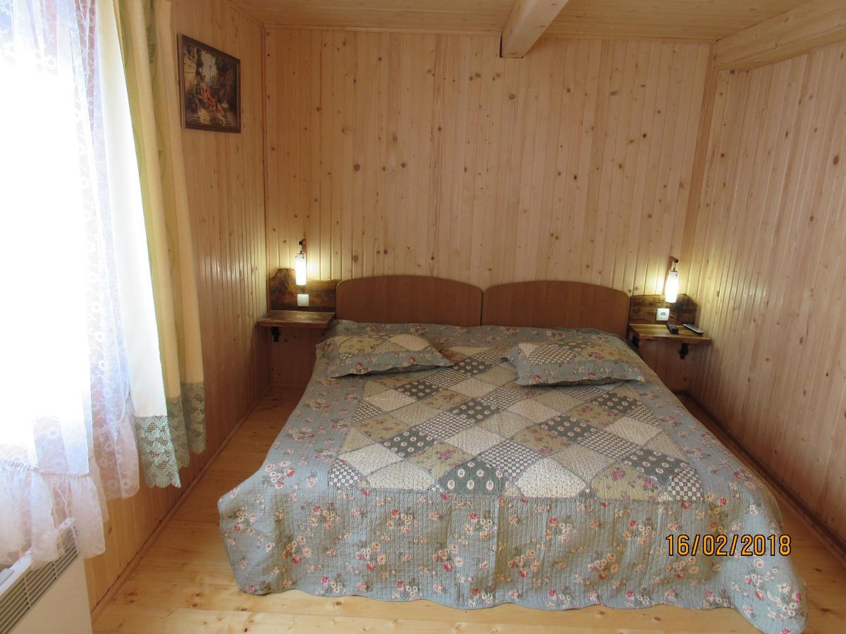 Villa Kotiedzh U Mariny Jaremče Esterno foto